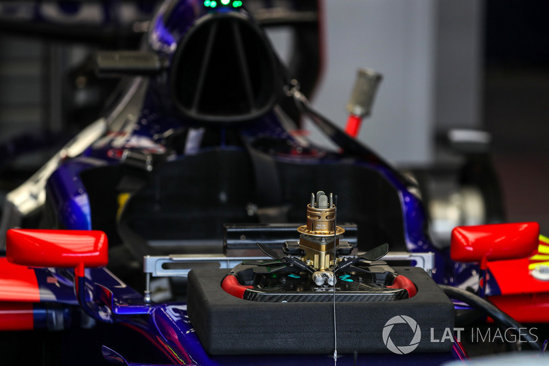 Scuderia Toro Rosso STR12 direksiyon detayı