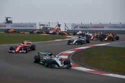 Lewis Hamilton, Mercedes AMG F1 W08, leads Sebastian Vettel, Ferrari SF70H, Valtteri Bottas, Mercedes AMG F1 W08, Daniel Ricciardo, Red Bull Racing RB13, Kimi Raikkonen, Ferrari SF70H, at the start