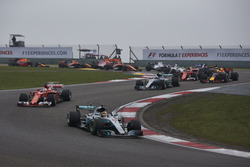 Lewis Hamilton, Mercedes AMG F1 W08, Sebastian Vettel, Ferrari SF70H, Valtteri Bottas, Mercedes AMG