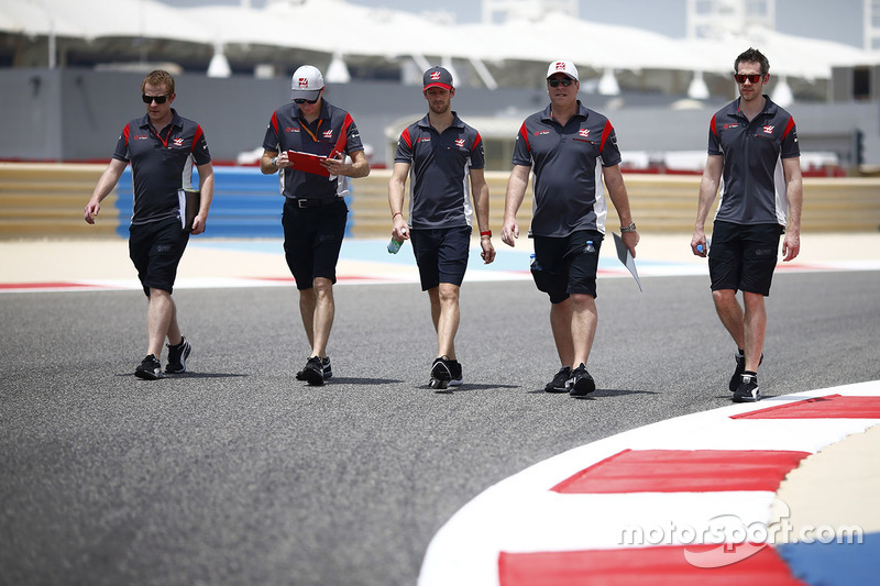 Romain Grosjean, Haas F1 Team walks the track with his team