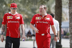 Kimi Raikkonen, Ferrari, with Dave Greenwood, Ferrari Race Engineer