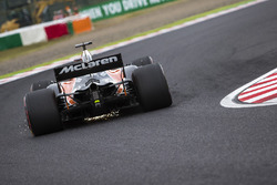 Fernando Alonso, McLaren MCL32 envoie des étincelles en l'air