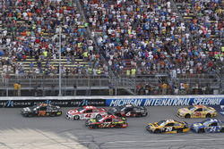 Restart: Martin Truex Jr., Furniture Row Racing Toyota, Kyle Larson, Chip Ganassi Racing Chevrolet,