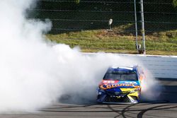 Race winner Kyle Busch, Joe Gibbs Racing Toyota