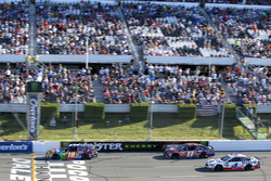 Kyle Busch, Joe Gibbs Racing Toyota, Denny Hamlin, Joe Gibbs Racing Toyota, Kevin Harvick, Stewart-H