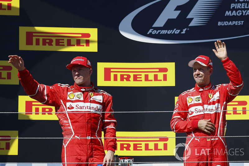 Podio: ganador de la carrera Sebastian Vettel, Ferrari y el segundo lugar Kimi Raikkonen, Ferrari