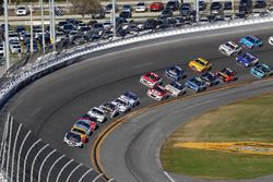 Race action, Kevin Harvick, Stewart-Haas Racing Ford leads