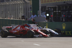 Felipe Massa, Williams FW40, Sebastian Vettel, Ferrari SF70H