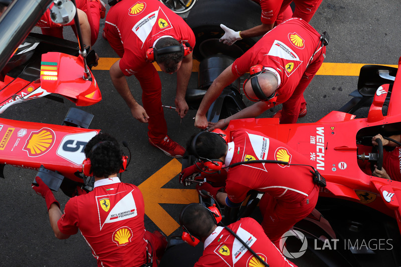 Ferrari pit stop antrenmanı