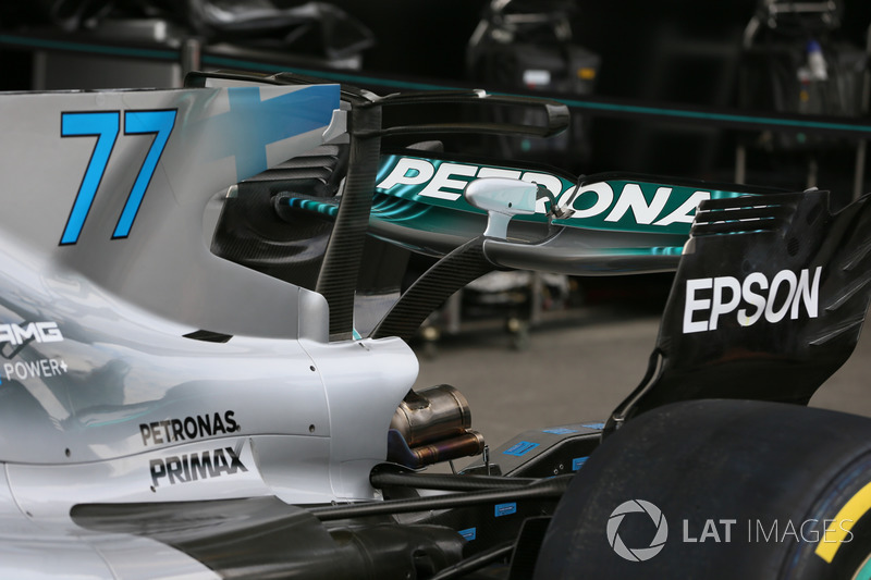 El detalle del alerón trasero de Valtteri Bottas, Mercedes-Benz F1 W08