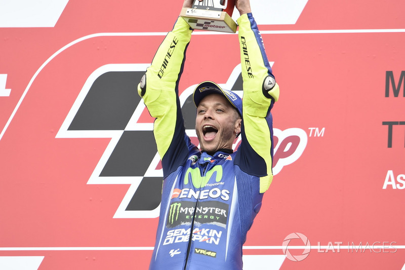 Podio: Ganador de la carrera Valentino Rossi, Yamaha Factory Racing