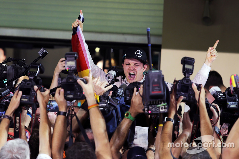 Nico Rosberg feiert den WM-Titelgewinn 2016