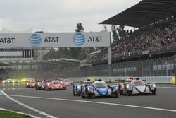 Start van de LMP2 met leiders #36 Signatech Alpine A470 Gibson: Gustavo Menezes, Nicolas Lapierre, A