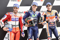 Le poleman Maverick Viñales, Yamaha Factory Racing, le deuxième, Andrea Dovizioso, Ducati Team, le troisième, Marc Marquez, Repsol Honda Team
