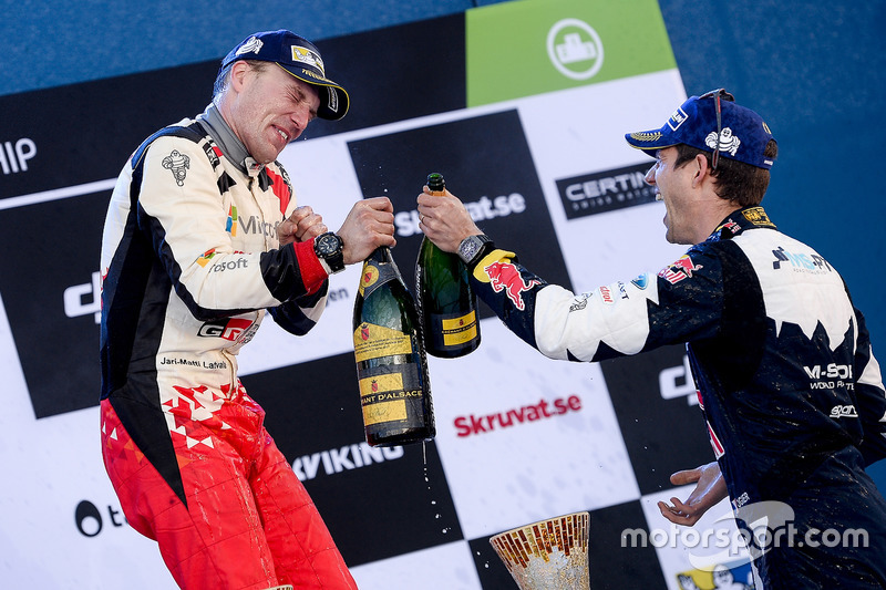 Podio: il vincitore Jari-Matti Latvala, Toyota Racing e il terzo classificato Sébastien Ogier, M-Sport