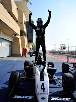Le vainqueur Harrison Newey