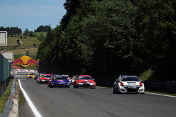 Roberto Colciago, M1RA, Honda Civic TCR leads