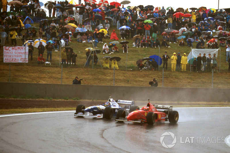 Michael Schumacher, Ferrari F310 ve Jacques Villeneuve, Williams FW18 Renault