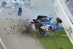 Scott Dixon, Chip Ganassi Racing Honda in a huge crash