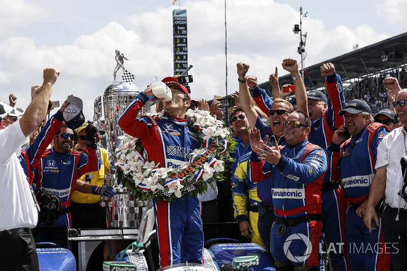 Winner Takuma Sato, Andretti Autosport Honda celebrates