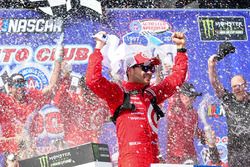 Kyle Larson, Chip Ganassi Racing Chevrolet, celebrates in Victory Lane