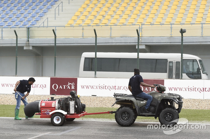 Trockenlegung des Losail International Circuit in Katar