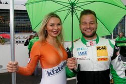 #50 YACO Racing, Audi R8 LMS: Philip Geipel, Rahel Frey mit Gridgirl