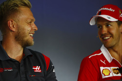 Kevin Magnussen, Haas F1 Team, Sebastian Vettel, Ferrari