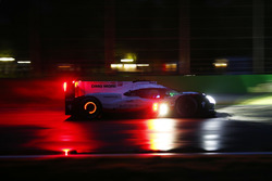 #2 Porsche Team Porsche 919 Hybrid: Timo Bernhard, Earl Bamber, Brendon Hartley