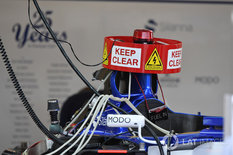 Sauber C36, keep clear warning light