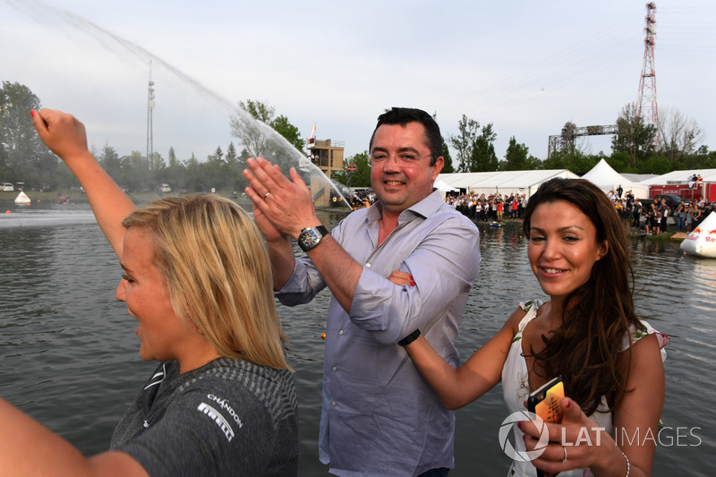 Eric Boullier, McLaren Racing Director en la carrera de balsas