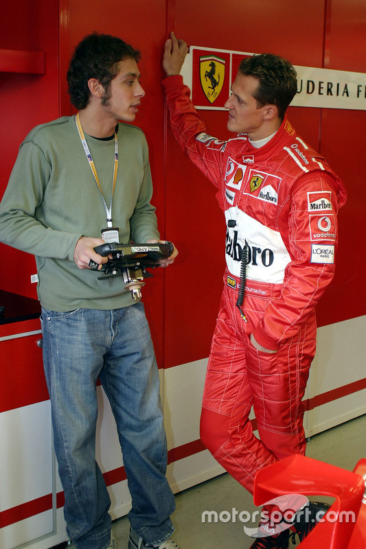 Valentino Rossi bersama Michael Schumacher, Ferrari