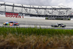 Kyle Busch, Joe Gibbs Racing Toyota and Kurt Busch, Stewart-Haas Racing Ford