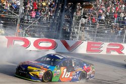 Race winner Kyle Busch, Joe Gibbs Racing Toyota