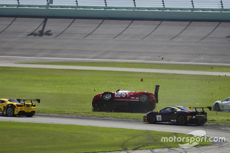 #124 Ferrari of Long Island Ferrari 488 Challenge: Jerome Jacalone, kaza