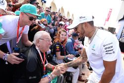 Lewis Hamilton, Mercedes AMG F1 signs autographs for the fans