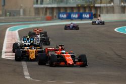 Fernando Alonso, McLaren MCL32, Nico Hulkenberg, Renault Sport F1 Team RS17, Lance Stroll, Williams FW40