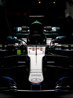 Носовой обтекатель и переднее антикрыло Mercedes AMG F1 W08 Льюиса Хэмилтона