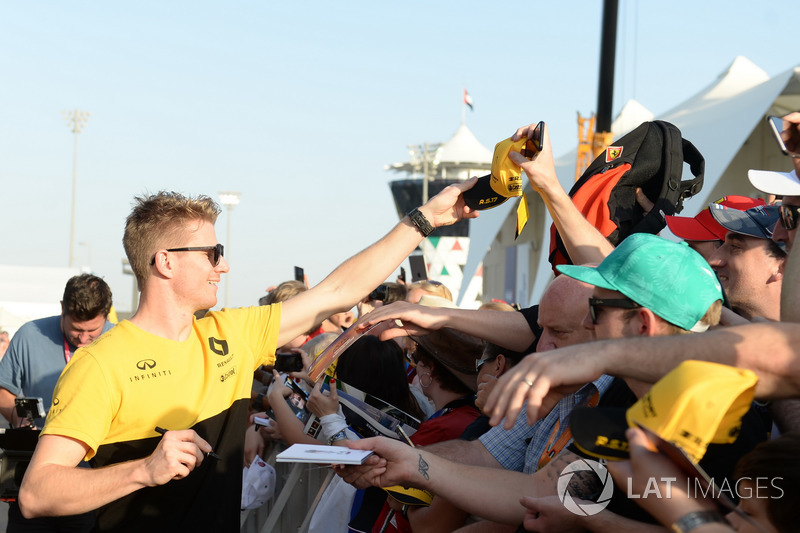 Nico Hulkenberg, Renault Sport F1 Team firma autógrafos para los fans