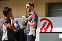 Ayao Komatsu, Chief Race Engineer, Haas F1 Team, Romain Grosjean, Haas F1 Team