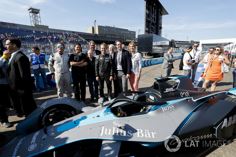 Jean Todt, président de la FIA, Alejandro Agag, PDG , Formula E, Nico Rosberg, champion du monde de Formule 1et investisseur en Formule E, avec la monoplace Gen2 de Formule E Car.