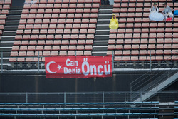 Deniz Öncü ve Can Öncü için pankart