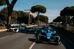 Sébastien Buemi, Renault e.Dams leads Nelson Piquet Jr., Jaguar Racing leads Lucas di Grassi, Audi Sport ABT Schaeffler leads Luca Filippi, NIO Formula E Team