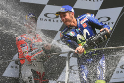 Sur le podium : le troisième Valentino Rossi, Yamaha Factory Racing