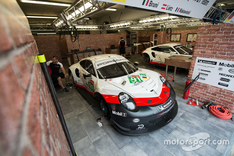 #91 Porsche GT Team Porsche 911 RSR