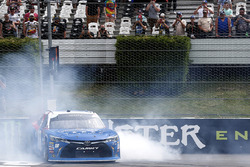Race winner Kyle Busch, Joe Gibbs Racing, Toyota Camry Comcast Salute to Service Juniper