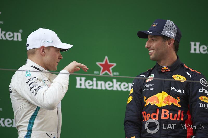 Podio: il vincitore della gara Daniel Ricciardo, Red Bull Racing, il secondo classificato Valtteri Bottas, Mercedes-AMG F1