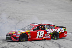 Race winner Kyle Busch, Joe Gibbs Racing