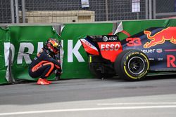 Accidente de Max Verstappen, Red Bull Racing RB14