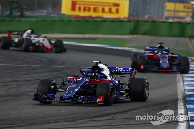Pierre Gasly, Toro Rosso STR13, Brendon Hartley, Toro Rosso STR13 y Romain Grosjean, Haas F1 Team VF-18